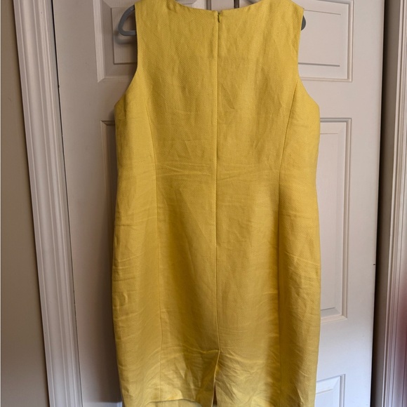 Elegant Yellow Sleeveless Dress - Picture 2 of 5